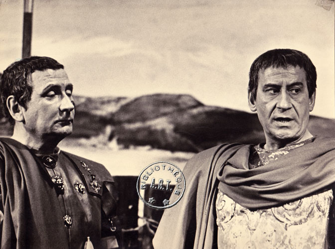 Alfred Adam et Pierre Dux dans La Guerre civile de Henry de Montherlant