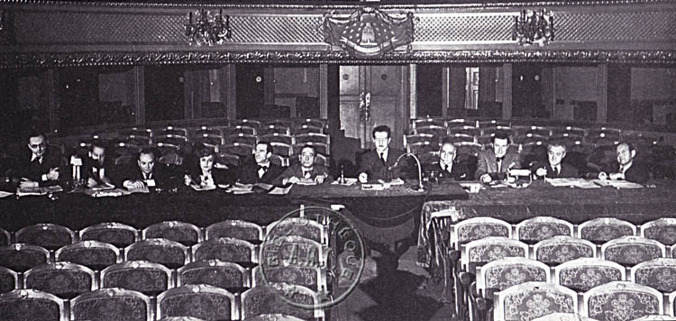 de gauche à droite : Pierre Bertin, Pierre Dux, André Brunot, Marie Ventura, Jean Yonnel, Dessonnes, Édouard Bourdet, Jacques Copeau, Charles Dulllin, Gaston Baty et Fernand Ledoux
