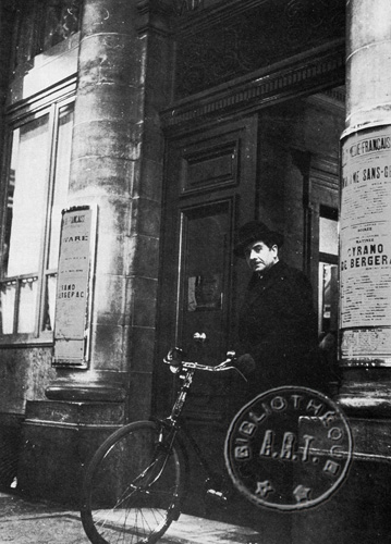 Édouard Bourdet sortant de la Comédie-Française en 1939